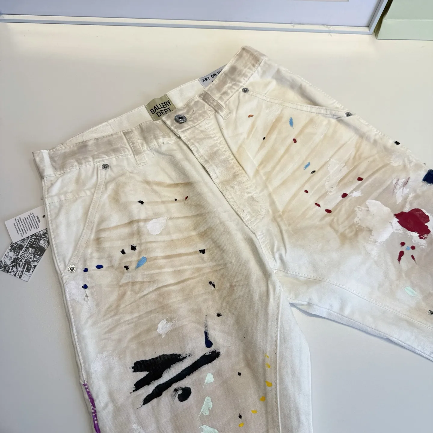 P250 model number: D457 GALLERY DEPT. ss25 new color graffiti hand-painted splicing printed letters bootcut jeans Size: 28, 30, 32, 34, 36 (S-XXL) Color: hand-painted white Size reference: pants length 100 102 104 106 106 waist 72 76 80 84 88 recommended weight S (about 110 pounds) M (about 120 pounds) L (about 140 pounds) XL (about 165 pounds) XXL (about 185 pounds)